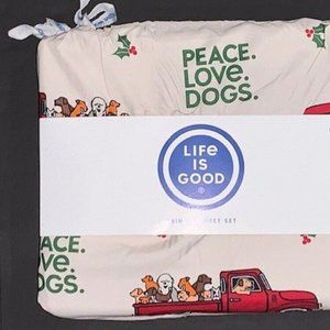 Life is good Peace Love Dogs Mistletoe Twin Size Sheet Set